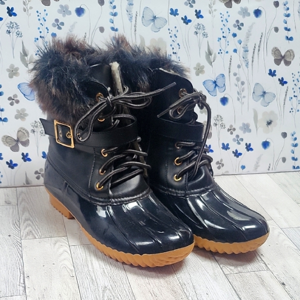 Nature Breeze Black Fur-Lined Lace-Up Boots